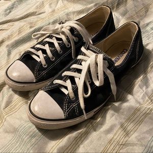 Women’s converse black and white size 7.5